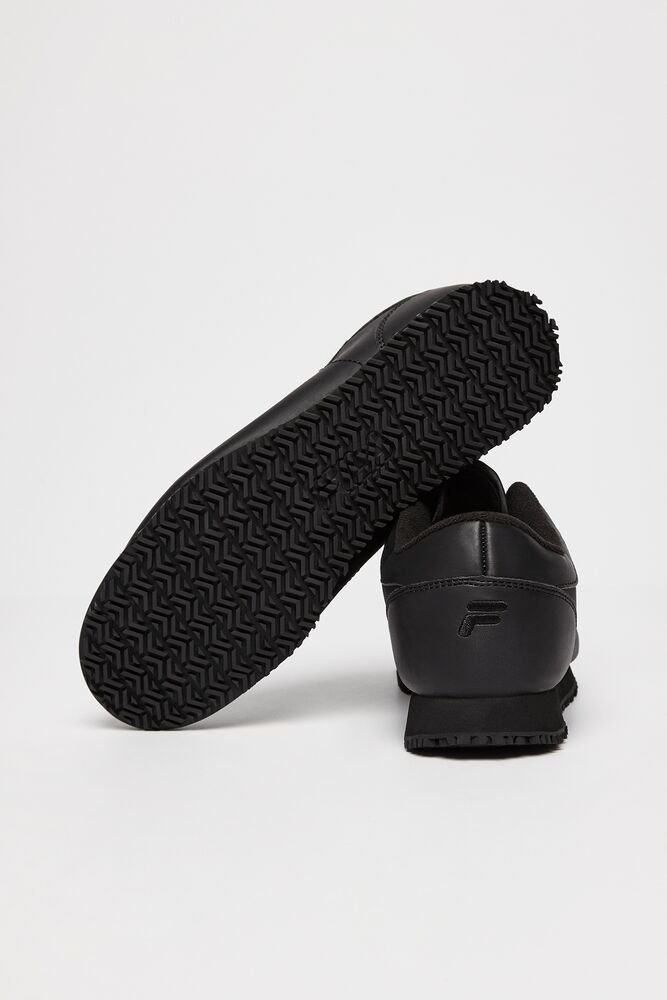 fila viable slip resistant shoes
