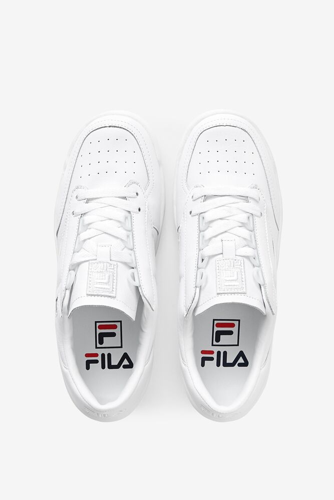 white fila takkies